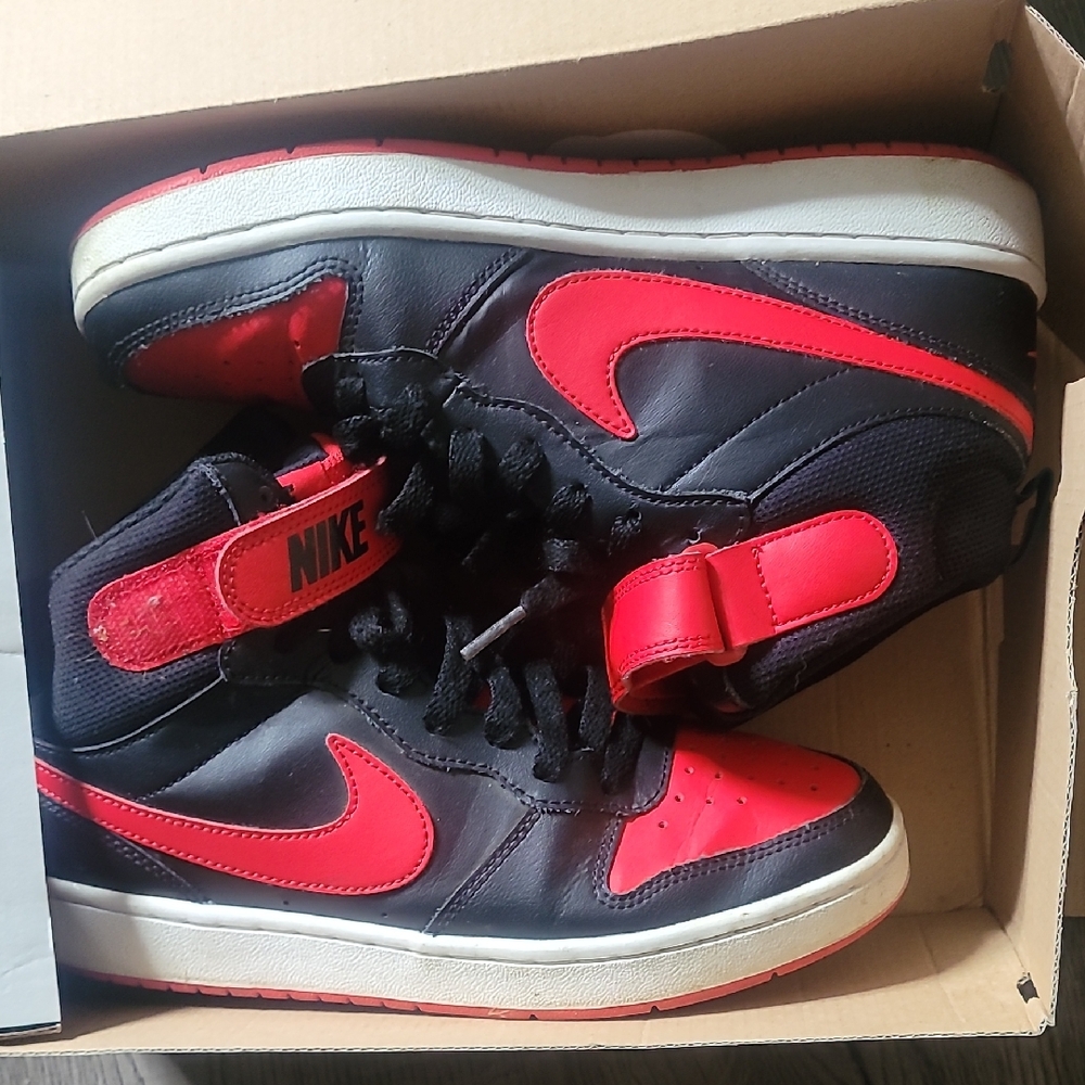 Nike Kids Sneakers - Black and Red